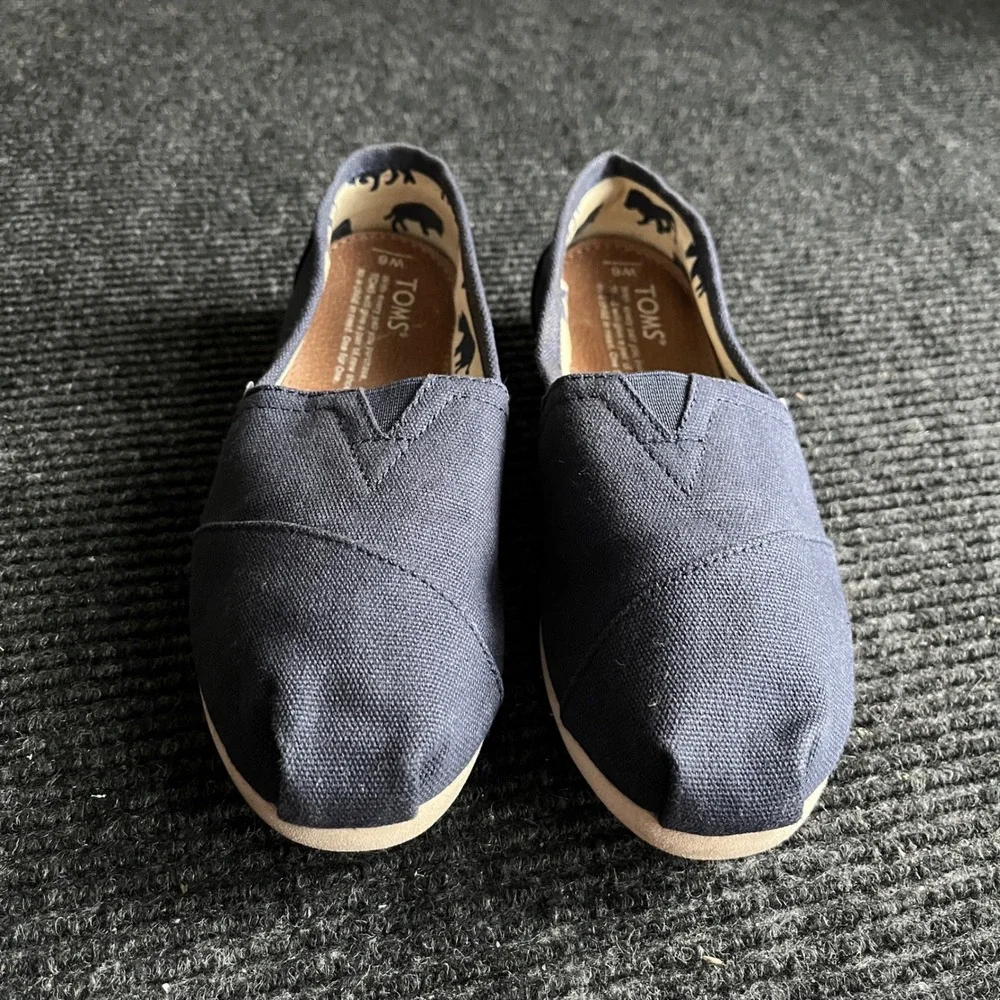 TOMS Alpargata Slip On Shoes Womens 6 Navy Blue Canvas Animal Print Lining Flat